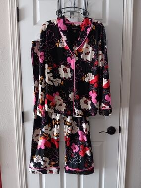 Room Service Women's Two Piece Floral Pajama Set NWT